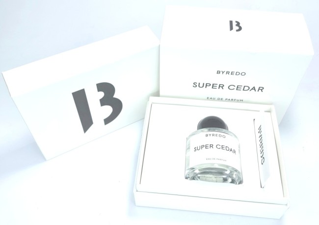 Byredo Super Cedar 50 мл - подарочная упаковка Byredo Super Cedar 50 мл - подарочная упаковка