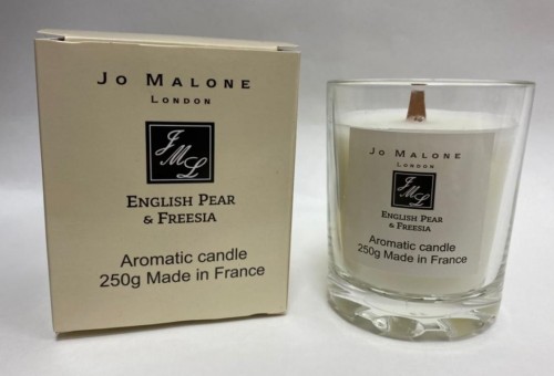 Парфюмерная свеча Malone English Pear & Freesia 250 мл Парфюмерная свеча Malone English Pear & Freesia 250 мл